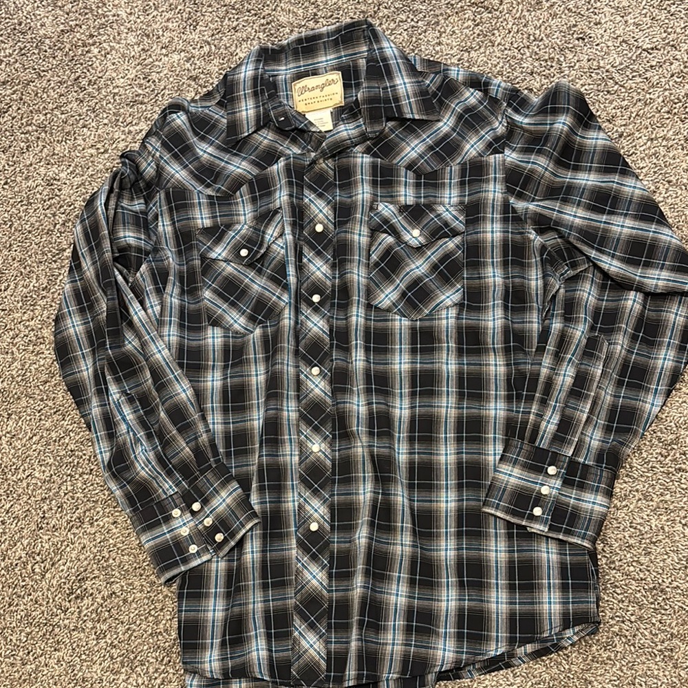 Wrangler Black and Blue Casual Button Down Shirt